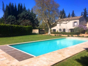 Provencal farmhouse, pool, pool house, countryside Plan d’Orgon, Provence - 8 people